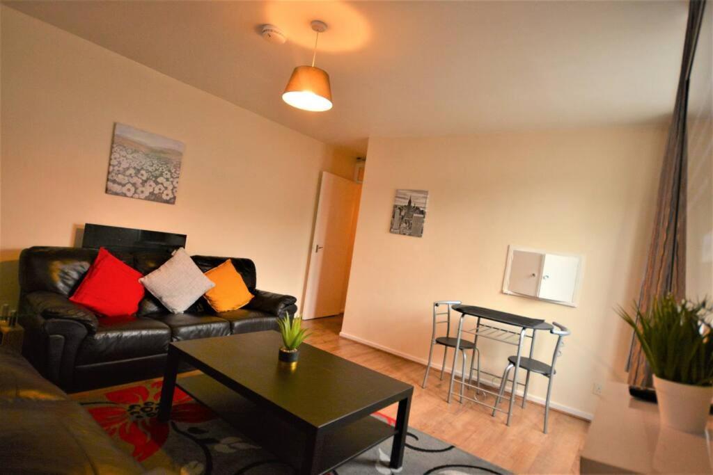 Spacious 2Bedroom Condo With Patio By Excel Centre Londen Buitenkant foto