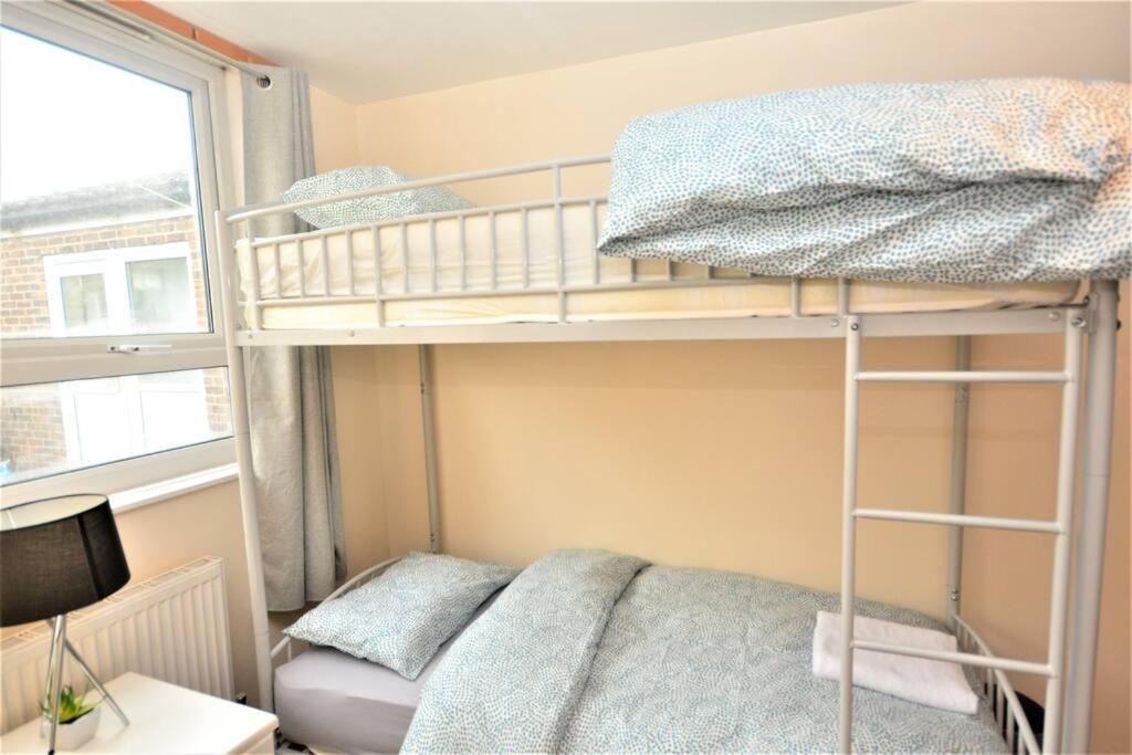 Spacious 2Bedroom Condo With Patio By Excel Centre Londen Buitenkant foto