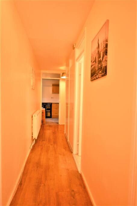 Spacious 2Bedroom Condo With Patio By Excel Centre Londen Buitenkant foto