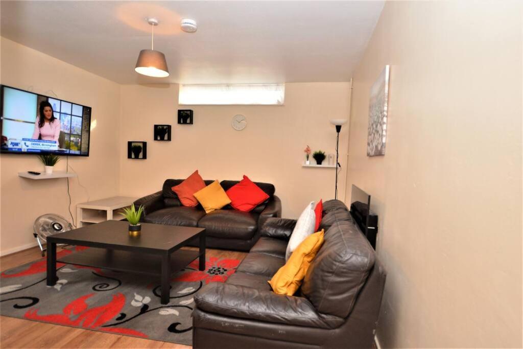 Spacious 2Bedroom Condo With Patio By Excel Centre Londen Buitenkant foto